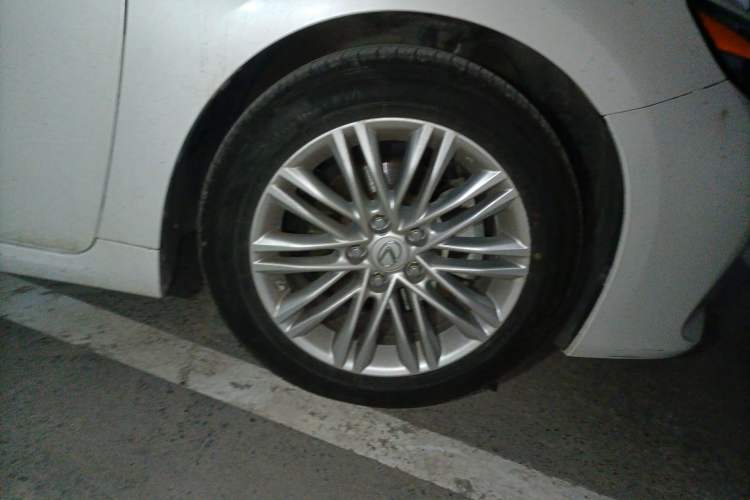 Used Lexus ES 2015 200 Elite Edition Right Front Wheel Hub