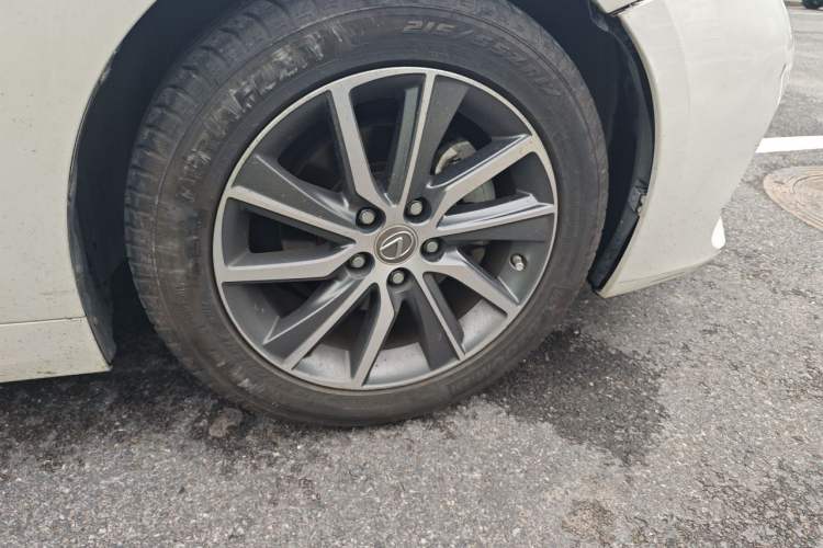 Used Lexus ES 2015 300h Comfort Edition Right Front Wheel Hub