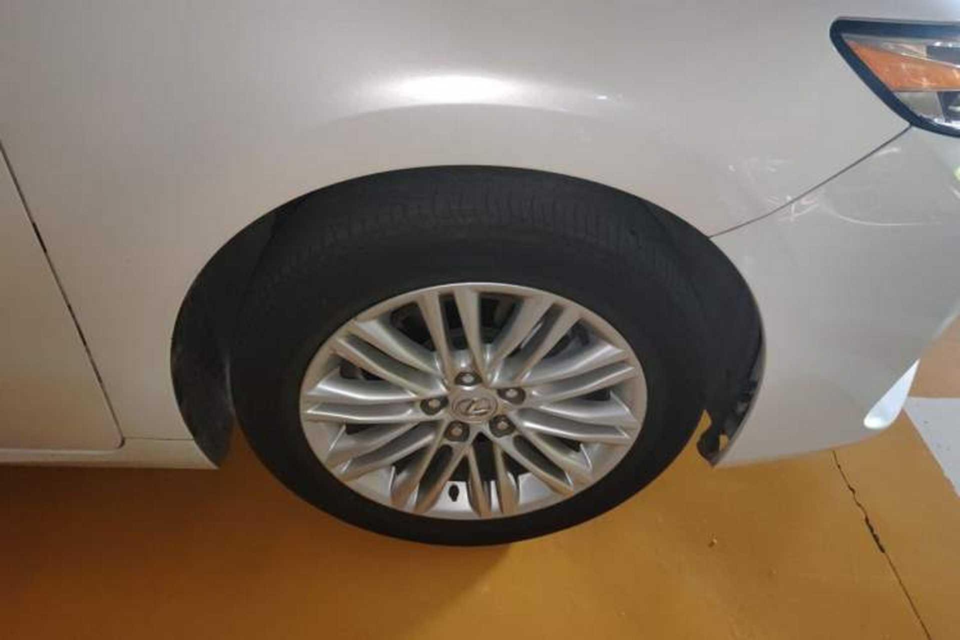 Used Lexus ES 2015 250 Elegant Edition Right Front Wheel Hub