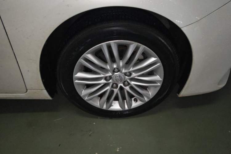 Used Lexus ES 2015 200 Elite Edition Right Front Wheel Hub