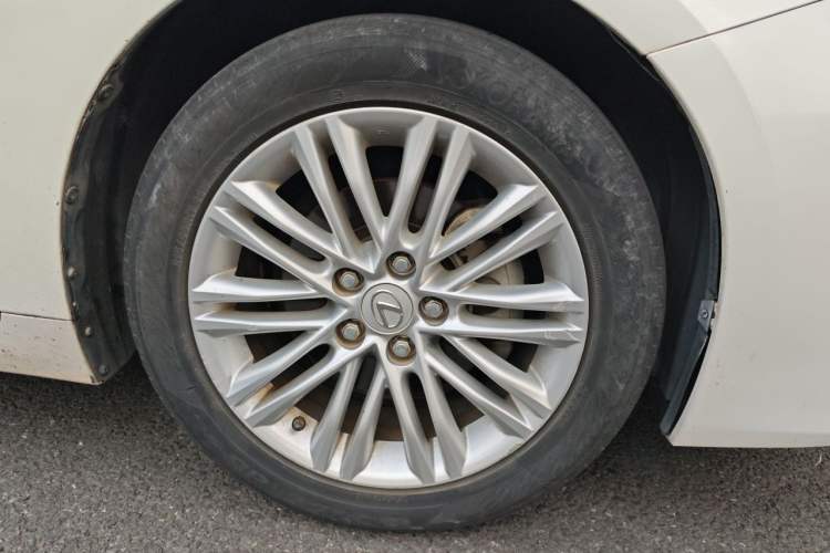 Used Lexus ES 2015 200 Elite Edition Right Front Wheel Hub