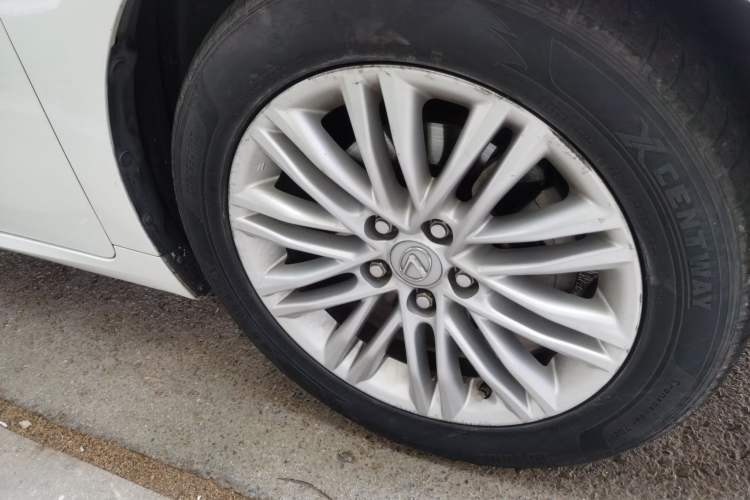 Used Lexus ES 2015 250 Elegant Edition Right Front Wheel Hub