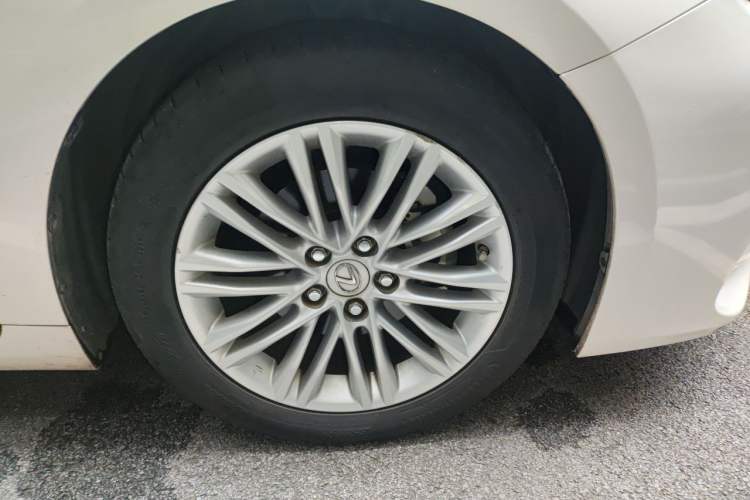 Used Lexus ES 2015 200 Elite Edition Right Front Wheel Hub