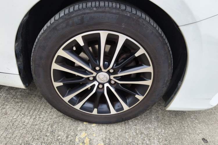 Used Lexus ES 2015 250 Elegant Edition Right Front Wheel Hub