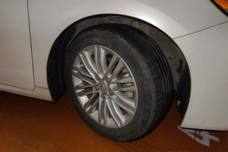 Used Lexus ES 2015 200 Elite Edition Right Front Wheel Hub