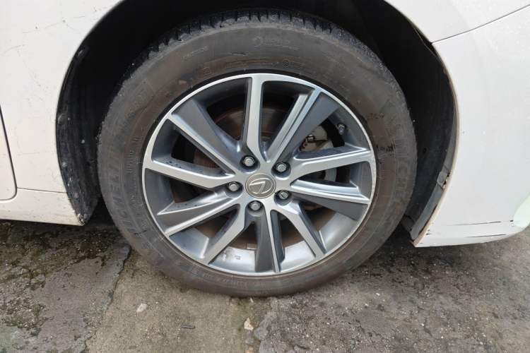 Used Lexus ES 2015 300h Comfort Edition Right Front Wheel Hub