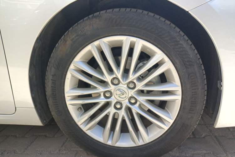 Used Lexus ES 2015 200 Elite Edition Right Front Wheel Hub