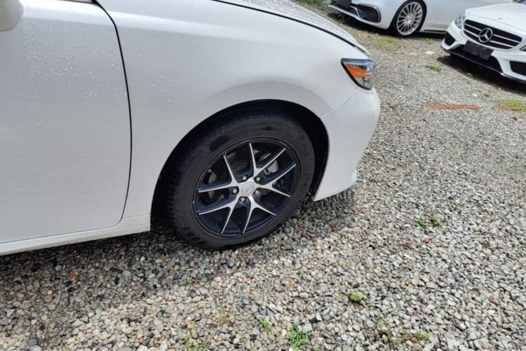 Used Lexus ES 2015 300h Comfort Edition Right Front Wheel Hub
