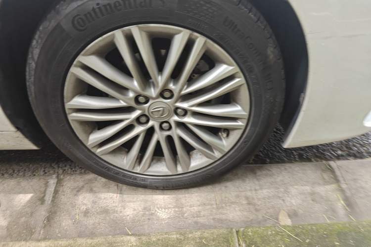 Used Lexus ES 2015 200 Elite Edition Right Front Wheel Hub