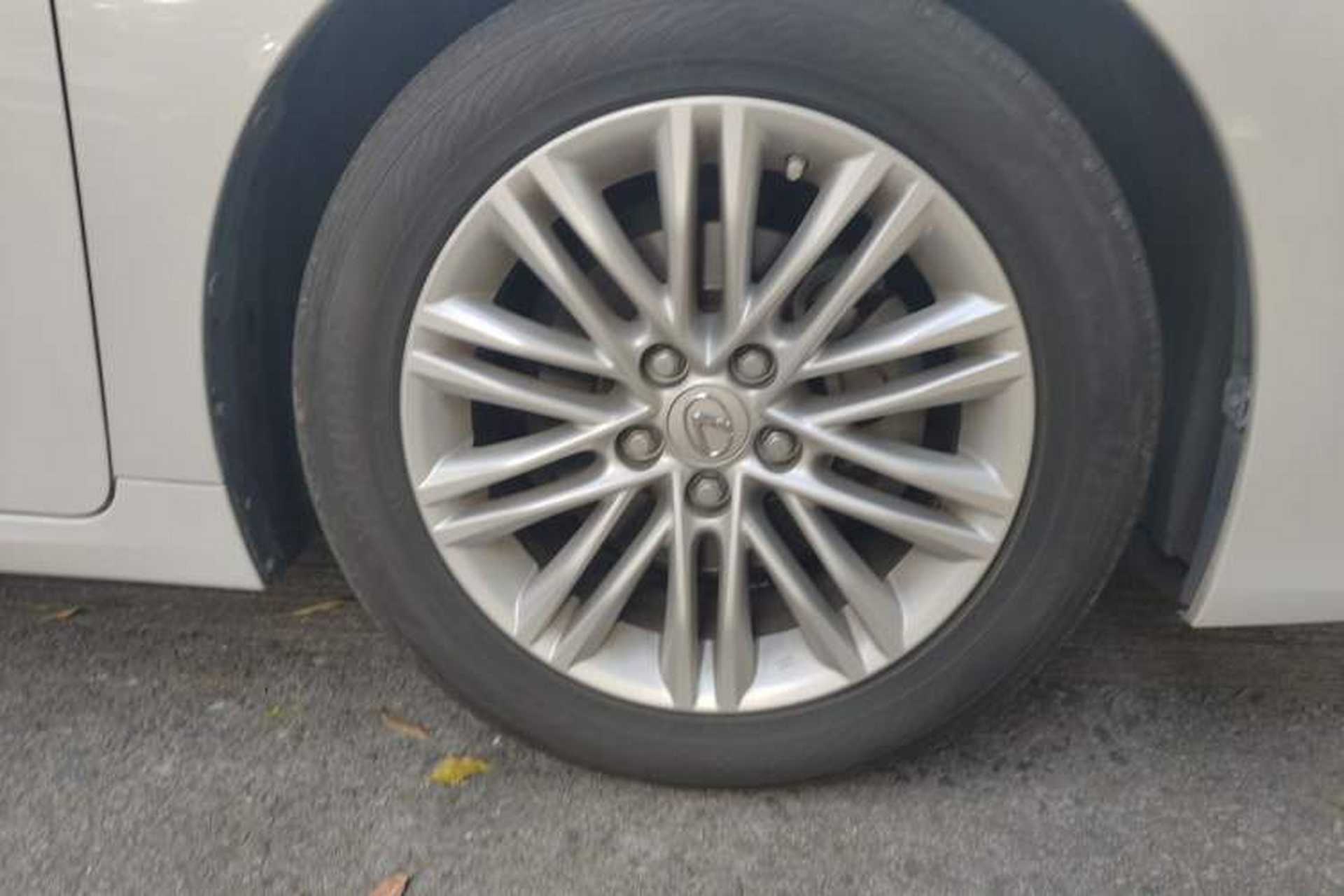 Used Lexus ES 2015 200 Elite Edition Right Front Wheel Hub