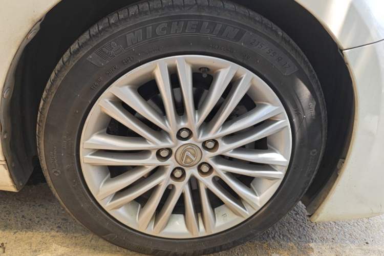 Used Lexus ES 2015 200 Elite Edition Right Front Wheel Hub