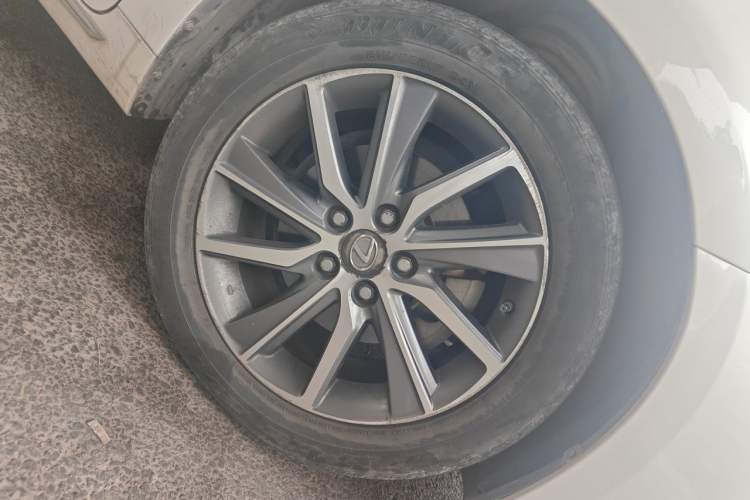 Used Lexus ES 2015 300h Comfort Edition Right Front Wheel Hub