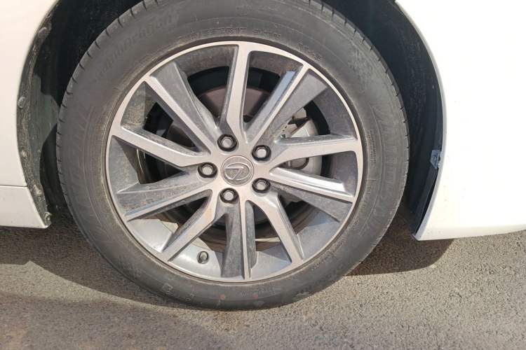 Used Lexus ES 2015 300h Comfort Edition Right Front Wheel Hub