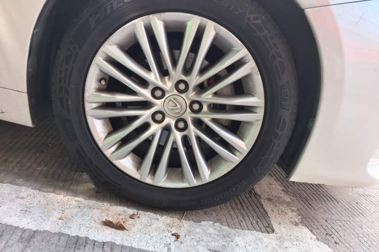 Used Lexus ES 2015 200 Elite Edition Right Front Wheel Hub