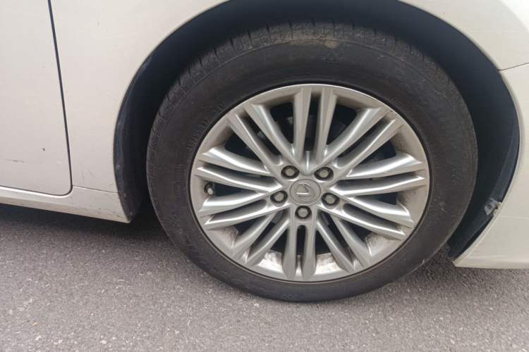 Used Lexus ES 2015 200 Elite Edition Right Front Wheel Hub