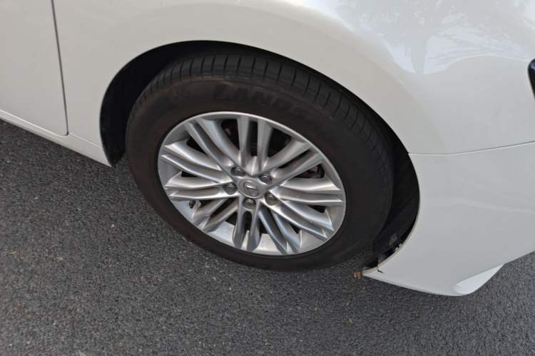 Used Lexus ES 2015 200 Elite Edition Right Front Wheel Hub