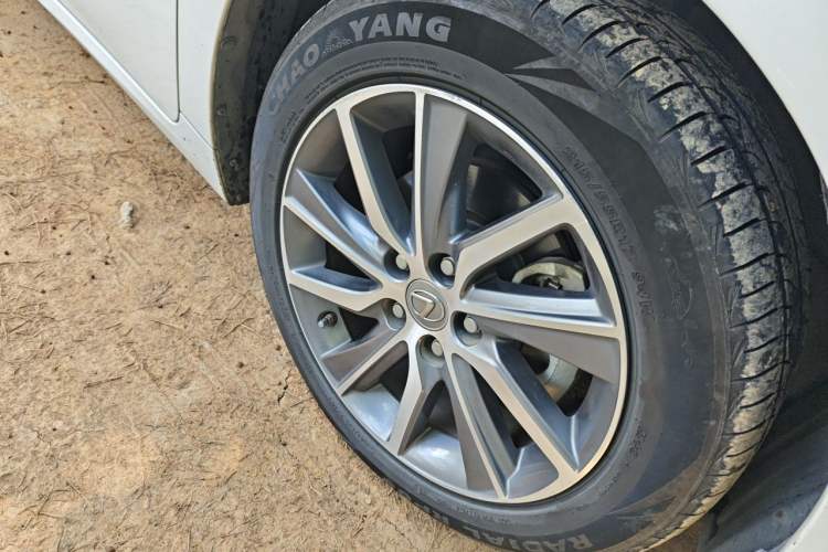 Used Lexus ES 2015 300h Comfort Edition Right Front Wheel Hub