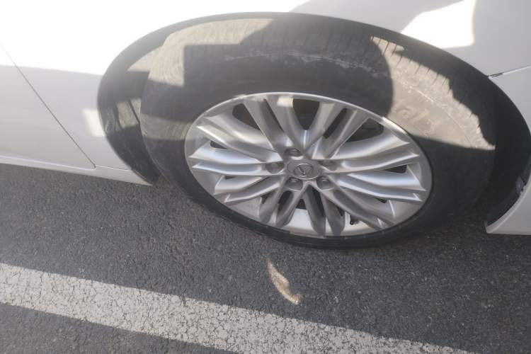 Used Lexus ES 2015 200 Elite Edition Right Front Wheel Hub
