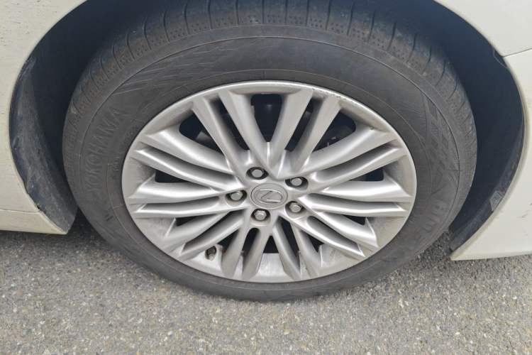 Used Lexus ES 2015 200 Comfort Edition Right Front Wheel Hub
