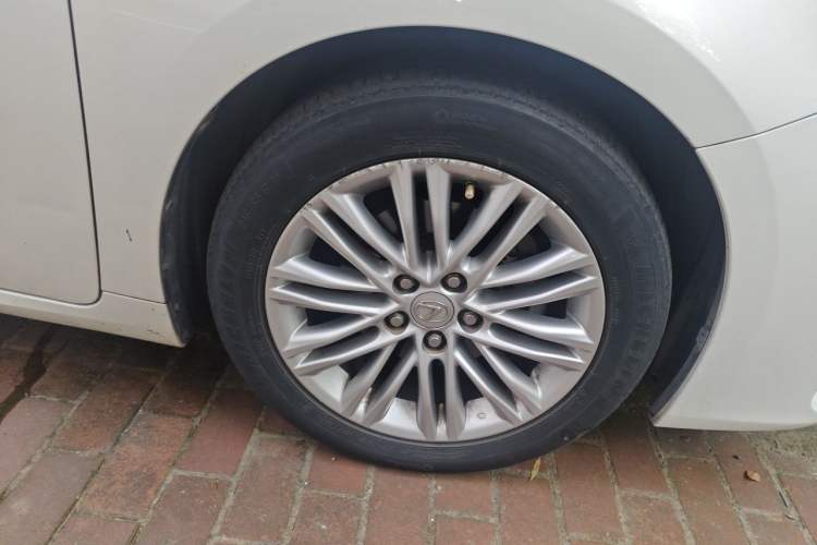 Used Lexus ES 2015 200 Elite Edition Right Front Wheel Hub