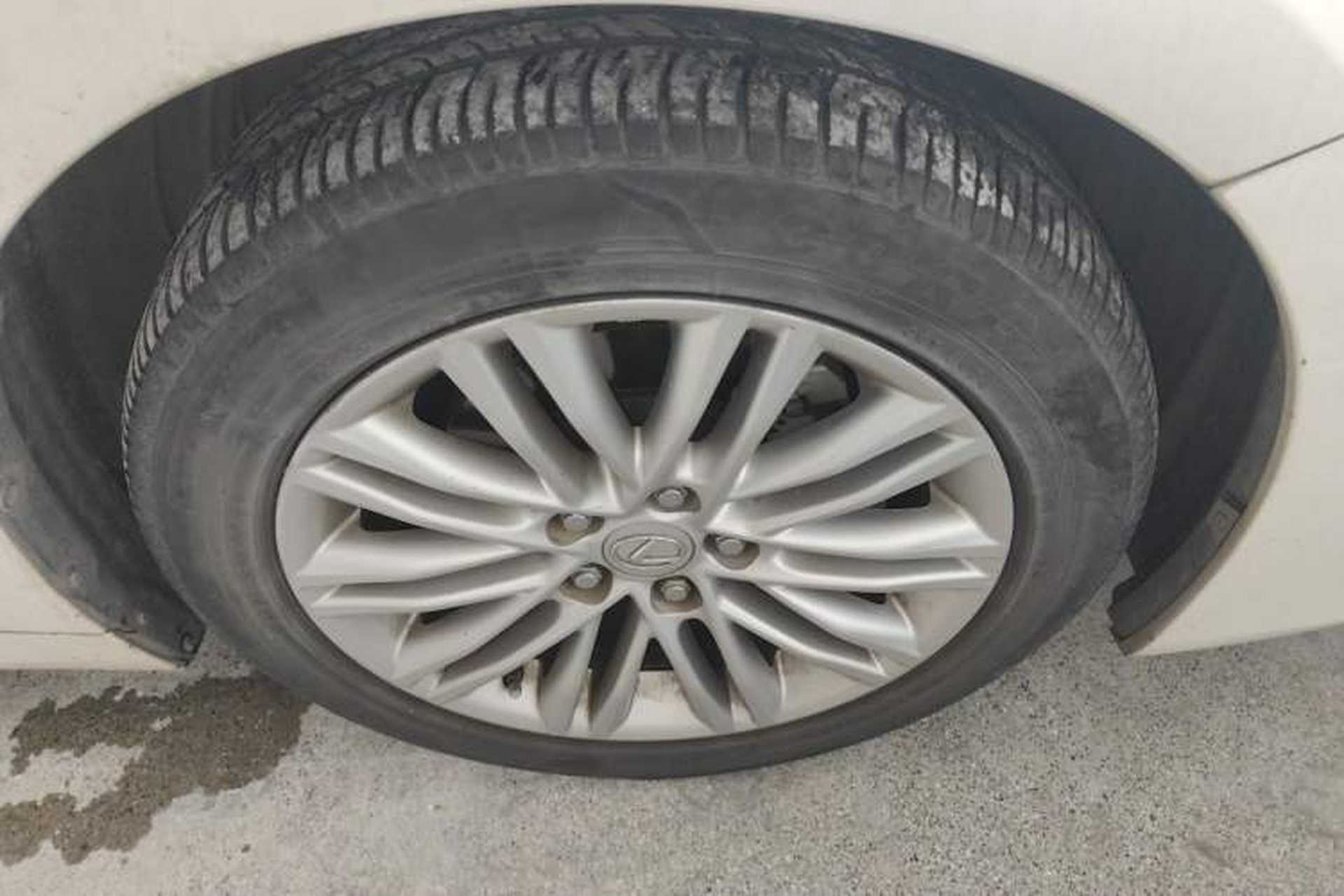 Used Lexus ES 2015 200 Elite Edition Right Front Wheel Hub