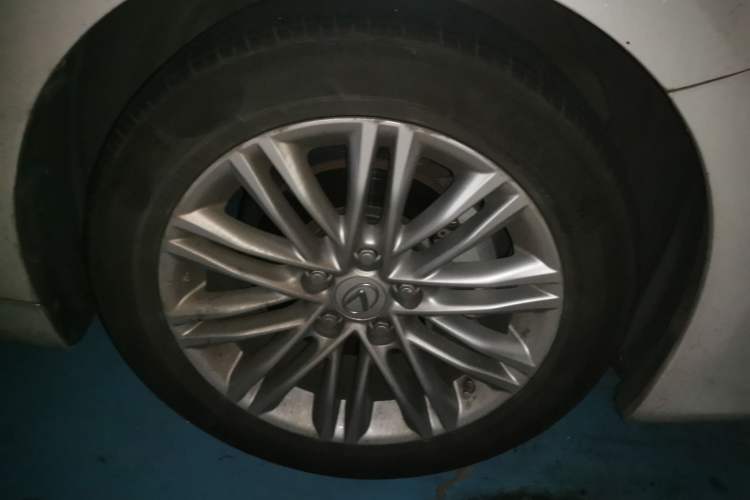 Used Lexus ES 2015 200 Elite Edition Right Front Wheel Hub