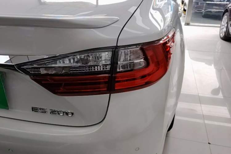Used Lexus ES 2015 200 Elite Edition Right Rear Taillight