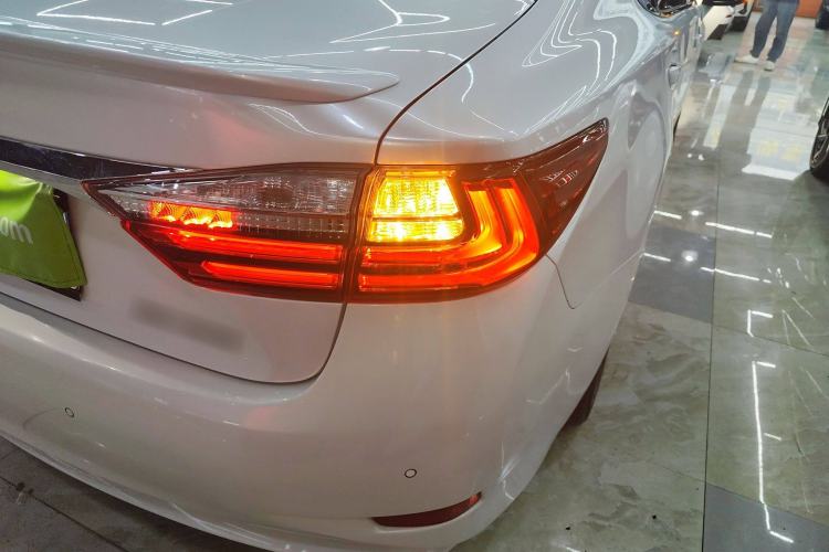 Used Lexus ES 2015 200 Elite Edition Right Rear Taillight