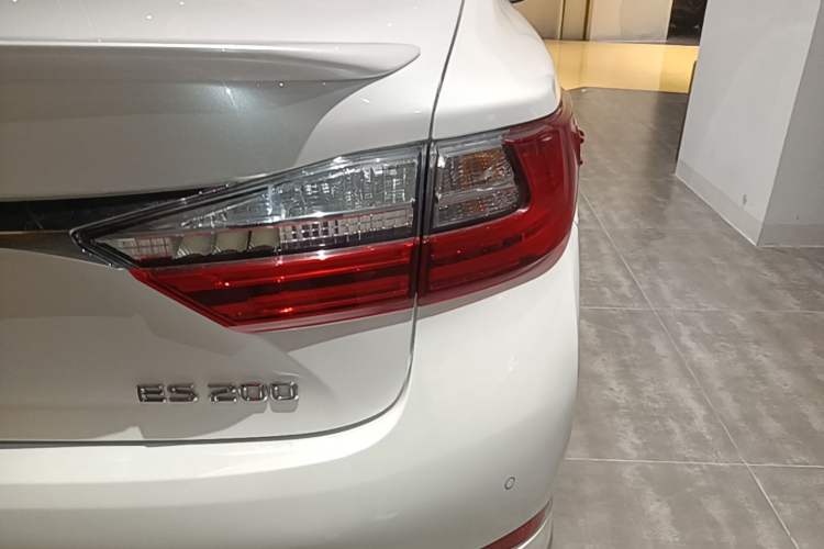 Used Lexus ES 2015 200 Elite Edition Right Rear Taillight