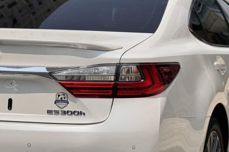Used Lexus ES 2015 300h Comfort Edition Right Rear Taillight