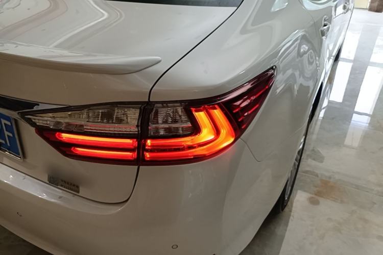 Used Lexus ES 2015 200 Elite Edition Right Rear Taillight
