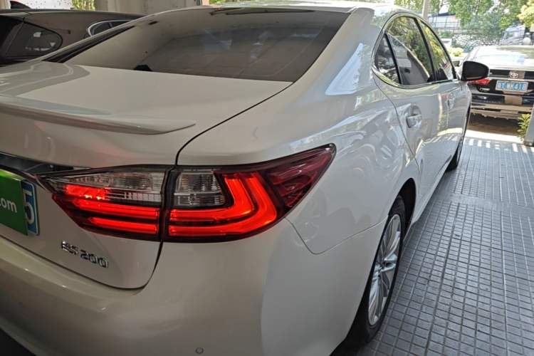 Used Lexus ES 2015 200 Elite Edition Right Rear Taillight