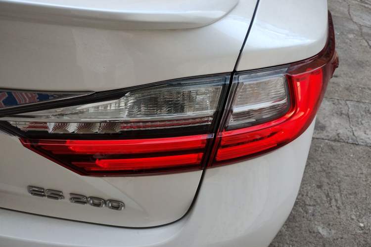Used Lexus ES 2015 200 Elite Edition Right Rear Taillight