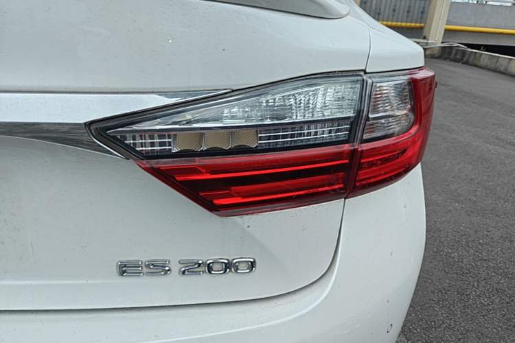 Used Lexus ES 2015 200 Elite Edition Right Rear Taillight