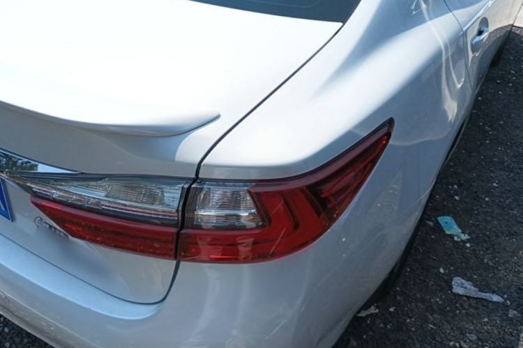 Used Lexus ES 2015 300h Comfort Edition Right Rear Taillight