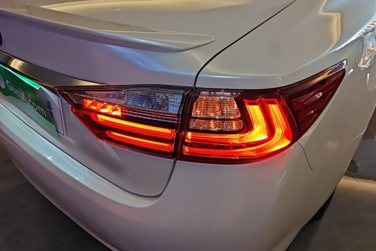 Used Lexus ES 2015 300h Comfort Edition Right Rear Taillight