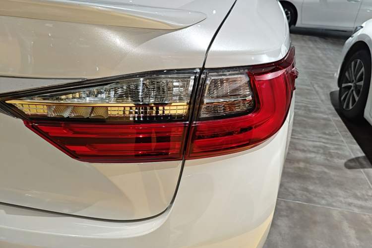 Used Lexus ES 2015 200 Elite Edition Right Rear Taillight