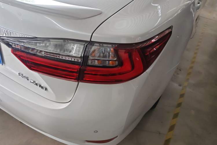 Used Lexus ES 2015 200 Comfort Edition Right Rear Taillight