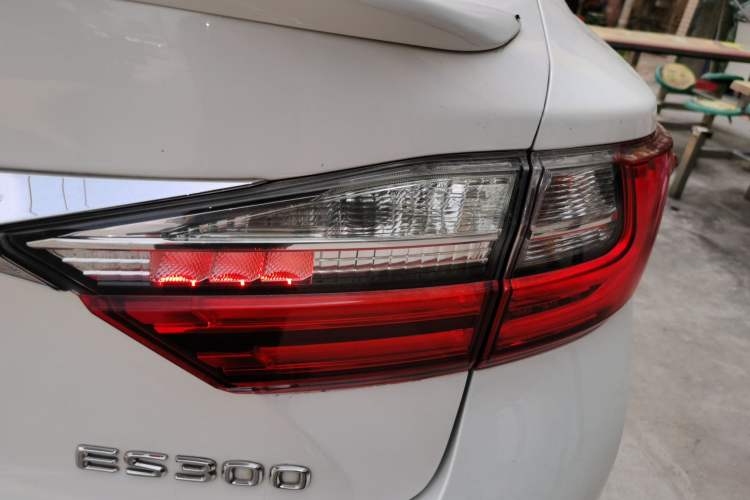 Used Lexus ES 2015 200 Elite Edition Right Rear Taillight