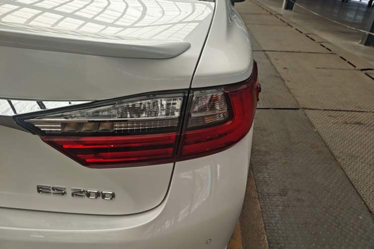 Used Lexus ES 2015 200 Elite Edition Right Rear Taillight