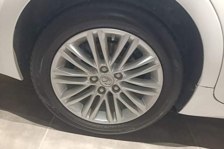 Used Lexus ES 2015 200 Elite Edition Right Rear Wheel Hub
