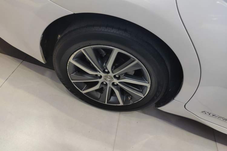 Used Lexus ES 2015 300h Comfort Edition Right Rear Wheel Hub