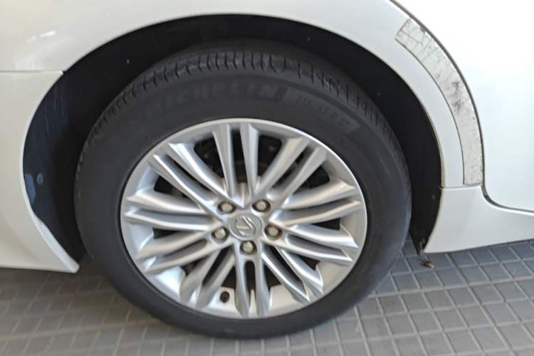 Used Lexus ES 2015 200 Elite Edition Right Rear Wheel Hub