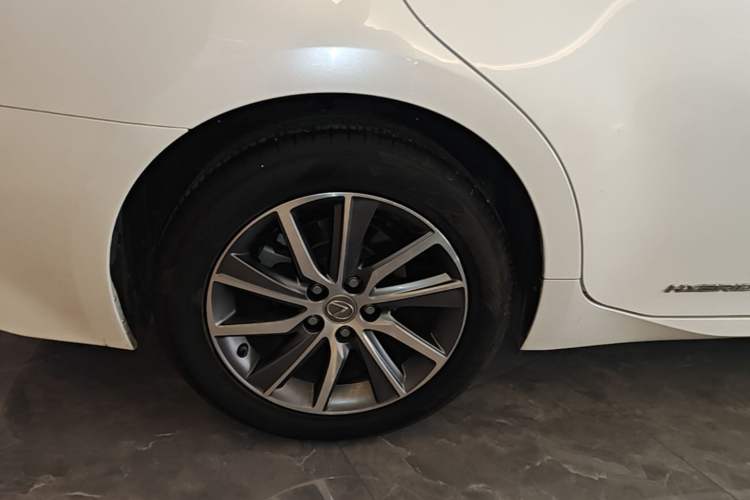 Used Lexus ES 2015 300h Comfort Edition Right Rear Wheel Hub