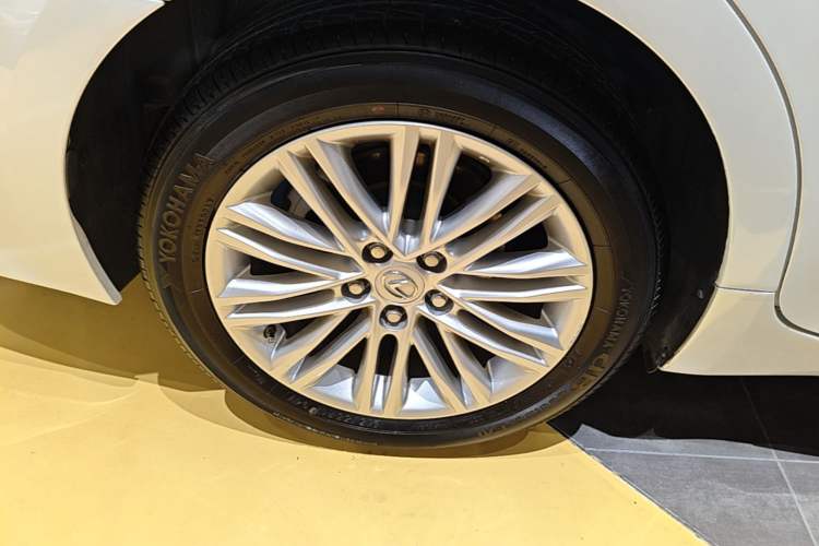 Used Lexus ES 2015 200 Elite Edition Right Rear Wheel Hub
