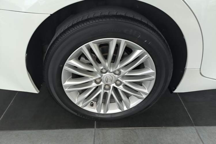 Used Lexus ES 2015 200 Elite Edition Right Rear Wheel Hub