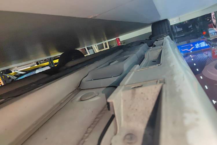 Used Lexus ES 2015 300h Comfort Edition Right Side Sill