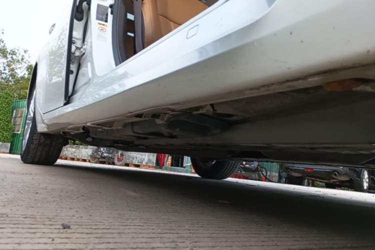 Used Lexus ES 2015 200 Elite Edition Right Side Sill