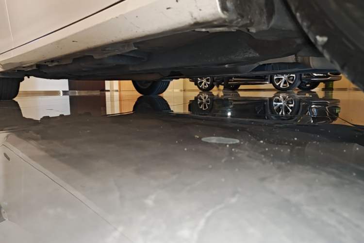 Used Lexus ES 2015 300h Comfort Edition Right Side Sill