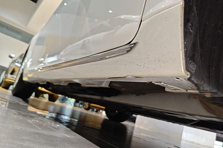 Used Lexus ES 2015 200 Elite Edition Right Side Sill